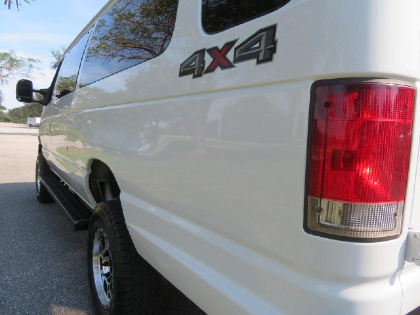 2014 White /GRAY Ford E-Series Wagon XLT (1FBSS3BL6ED) , AUTOMATIC transmission, located at 4301 Oak Circle #19, Boca Raton, FL, 33431, (954) 561-2499, 26.388861, -80.084038 - Photo#51